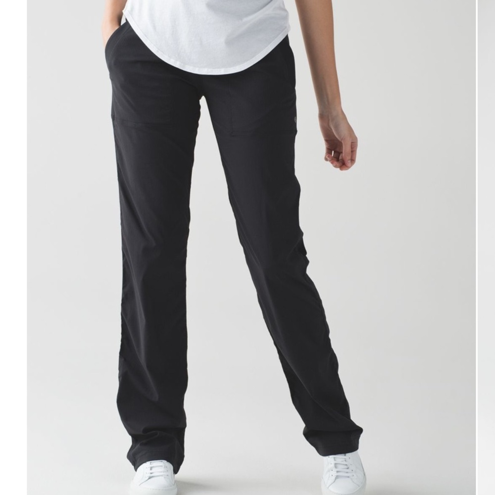 Lululemon Dance Studio Pant III (Regular) *Unlined 32"
Black Size 2